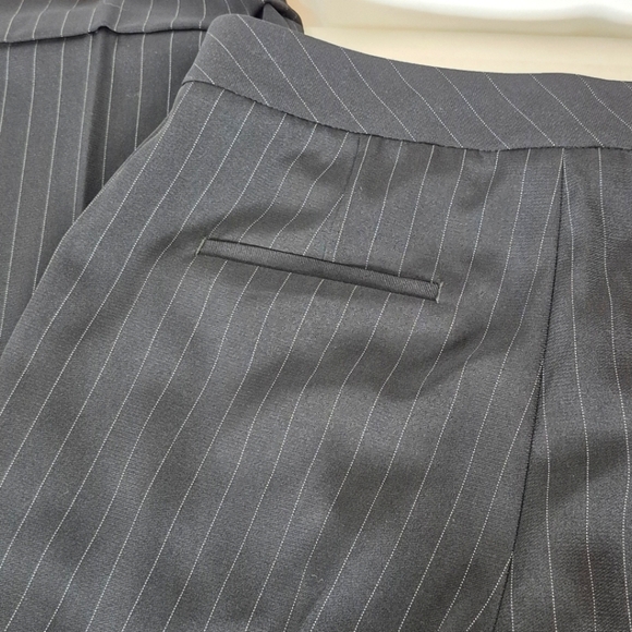 Moda International NWOT Women's Wide Leg Black Pinstripe Trousers - Size 10 - Picture 9 of 13